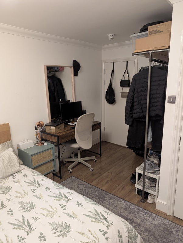 Room Hermitage Road in Greater London