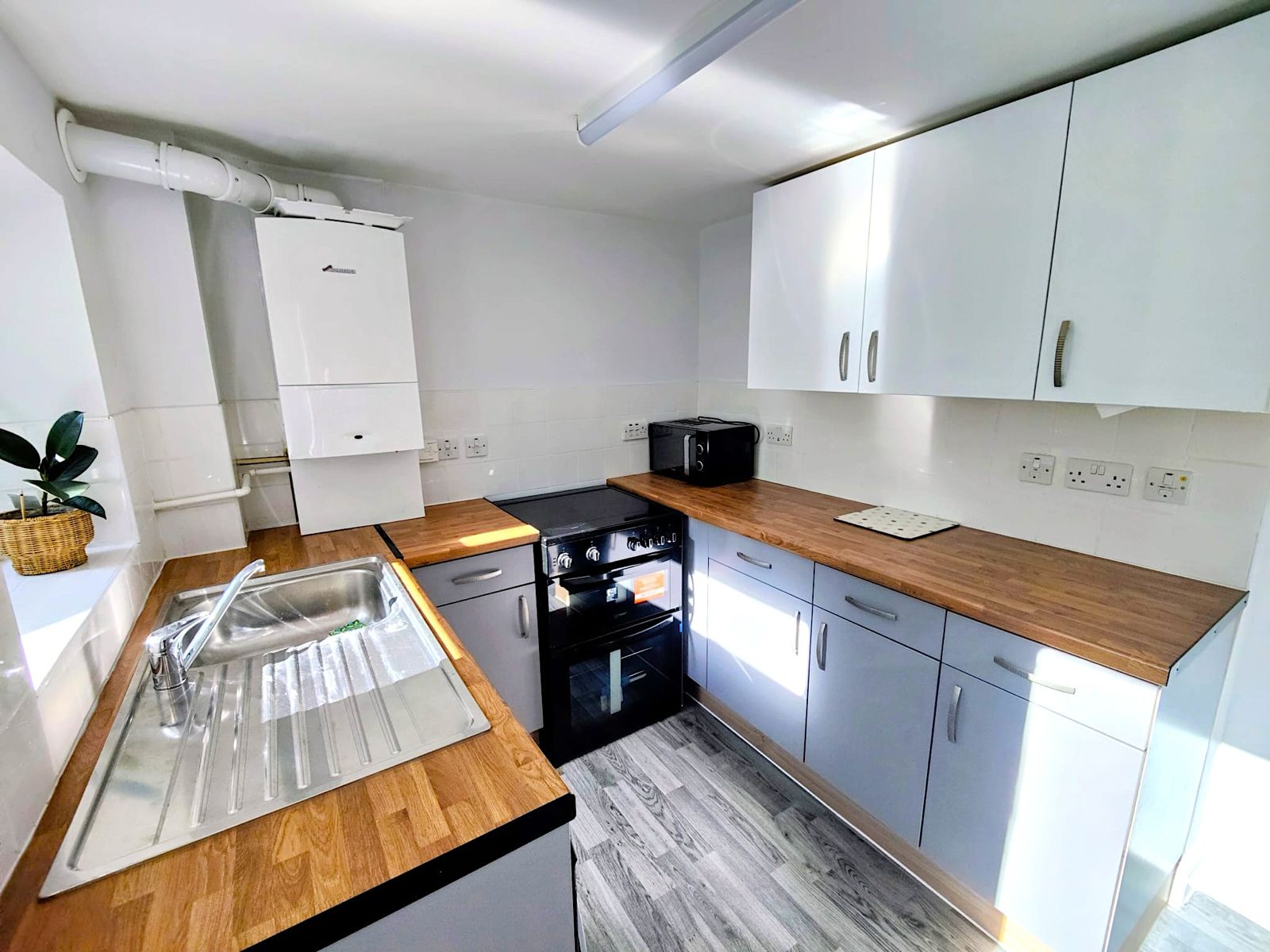 Flat Chesterton Road in Greater London