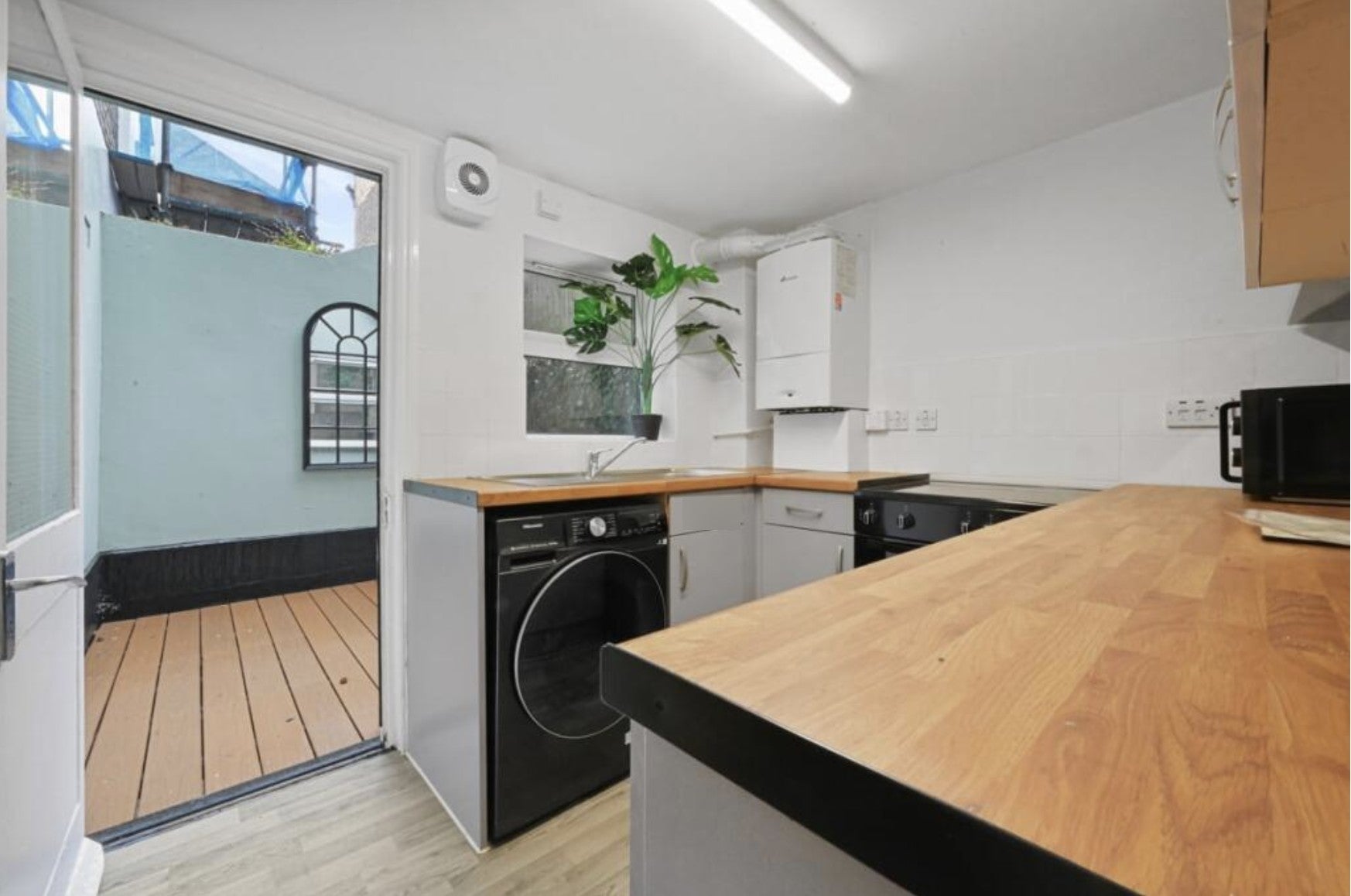 Flat Chesterton Road in Greater London