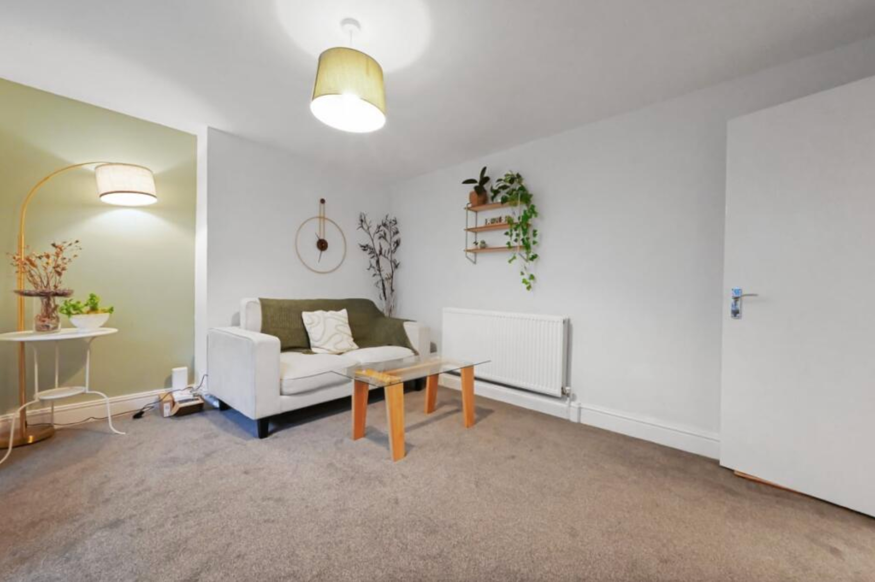 Flat Chesterton Road in Greater London