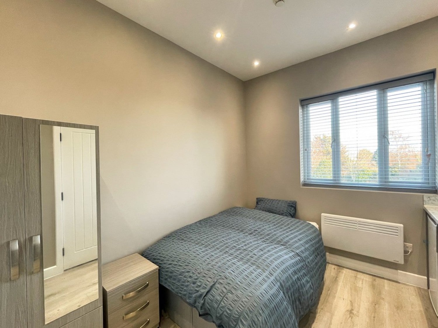 Room Hobleythick Lane in Southend-on-Sea