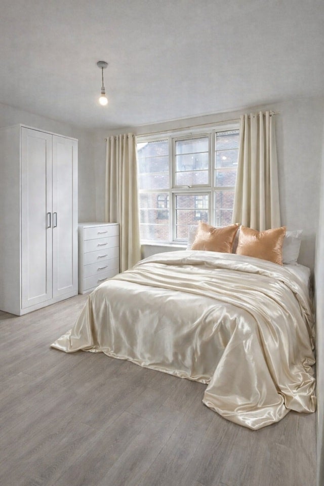 Room Burnt Ash Hill in Greater London