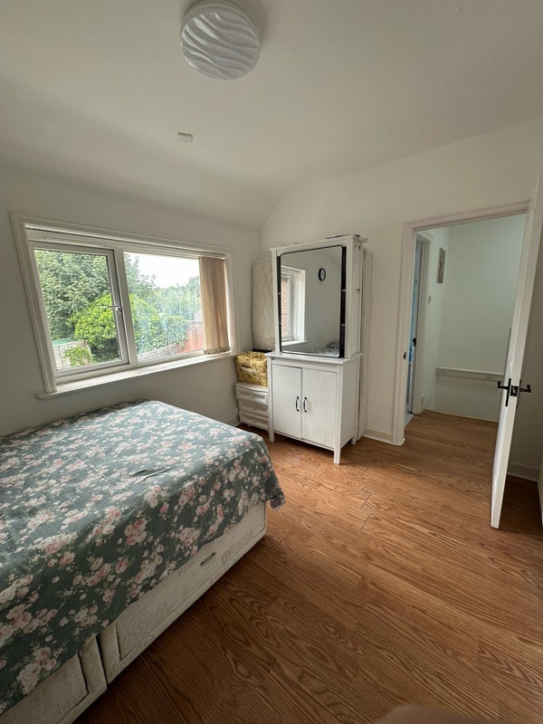 Room Brownley Road in Manchester