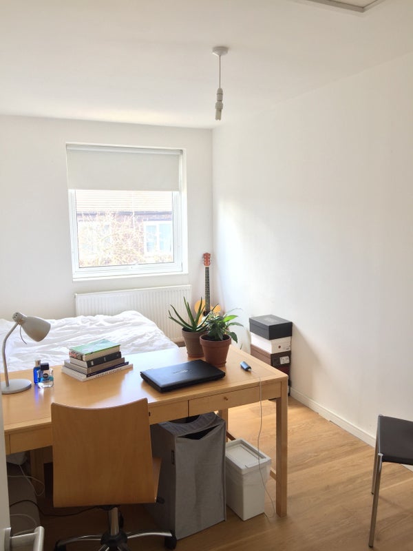 Room Dowdeswell Close in Greater London
