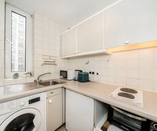 Flat Sloane Avenue in Greater London