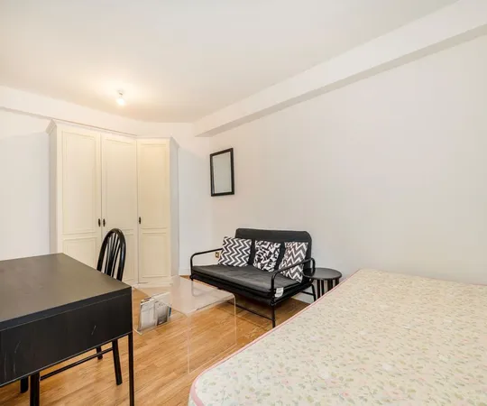 Flat Sloane Avenue in Greater London