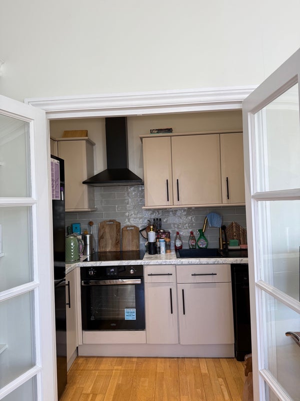 Flat Holmewood Road in Greater London