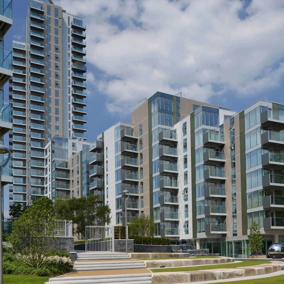 Flat Coster Avenue in Greater London