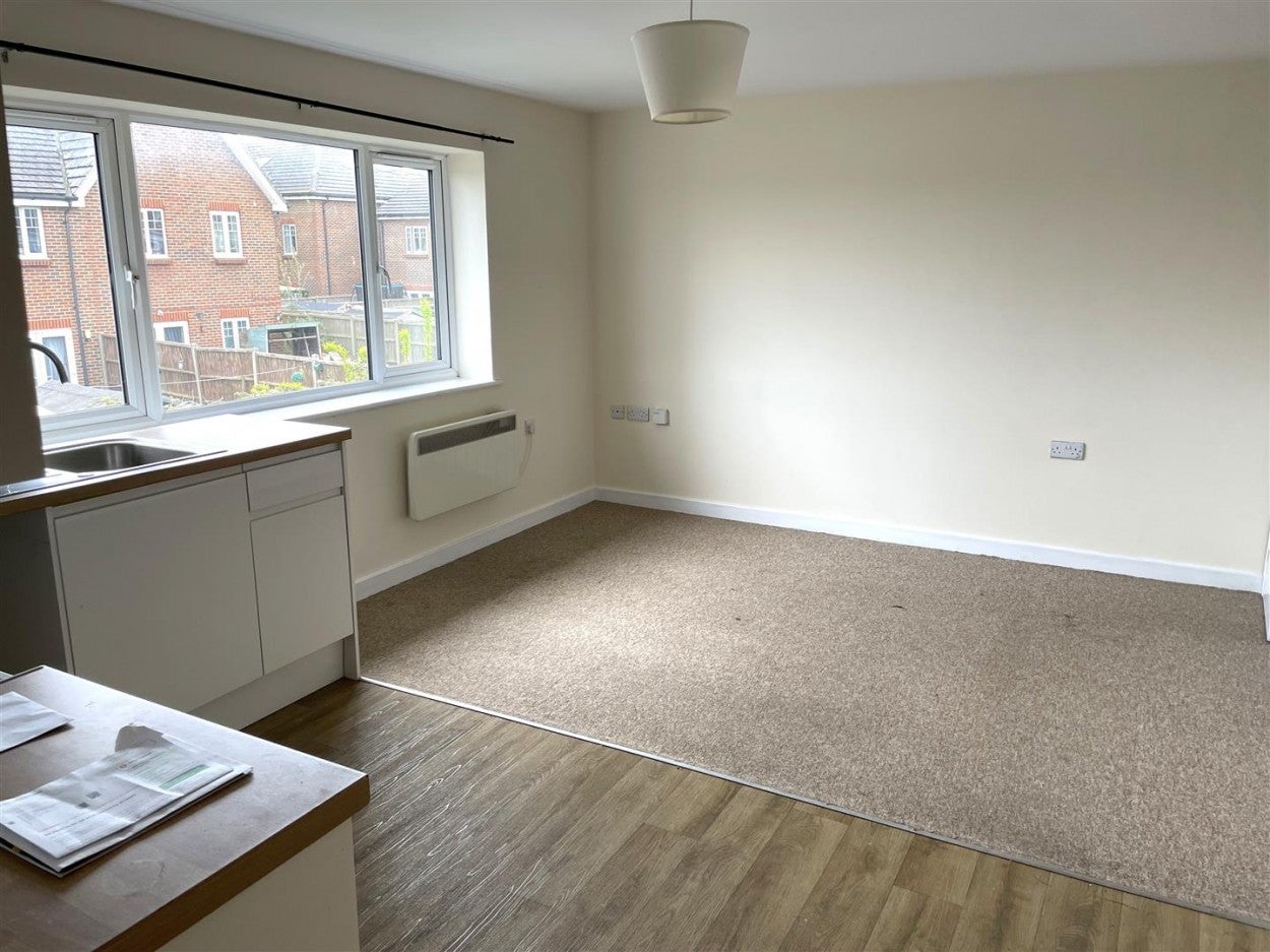 Flat Manning Road in Arun