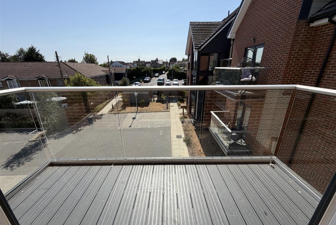 Flat Eastwood Road in Rayleigh