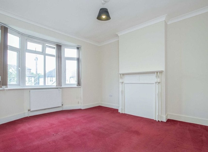 House Sandbourne Avenue in Greater London