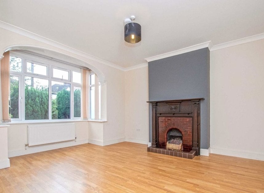 House Sandbourne Avenue in Greater London
