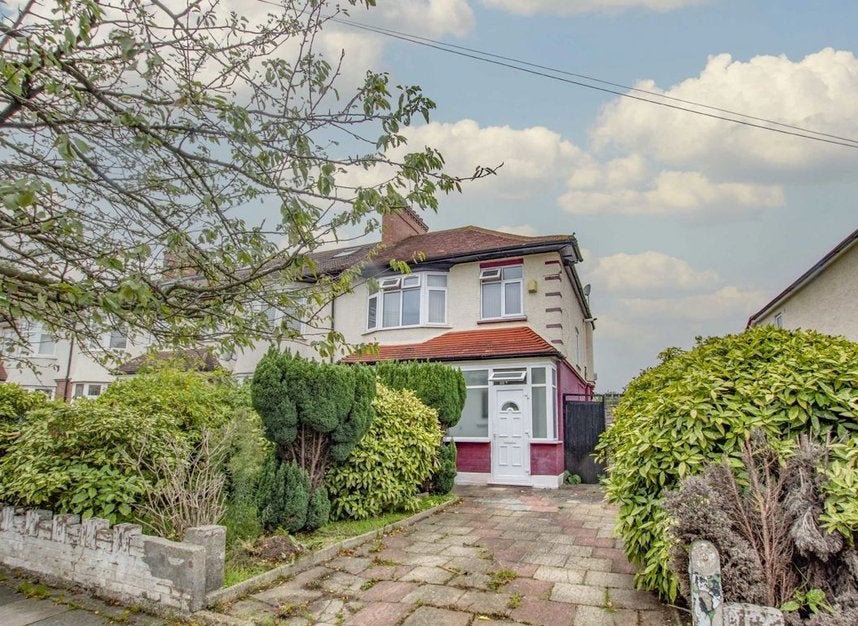 House Sandbourne Avenue in Greater London