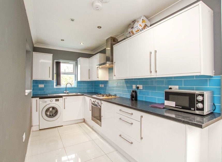 House Sandbourne Avenue in Greater London