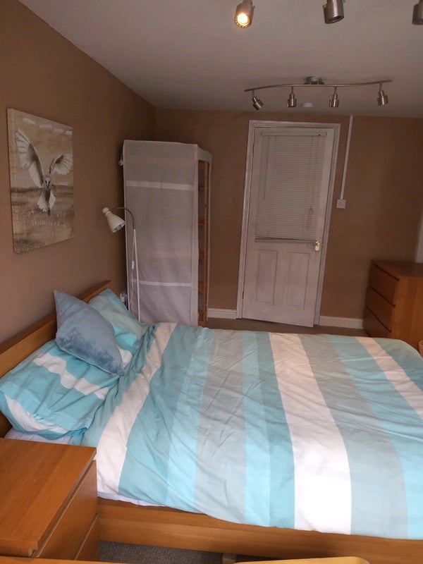 Room Whiteway Close in Bristol