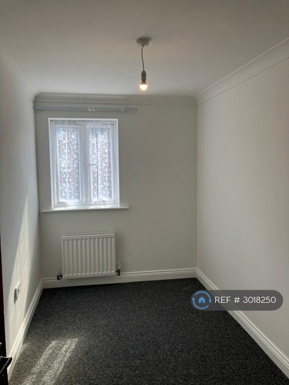 Flat Adeline Road in Bournemouth
