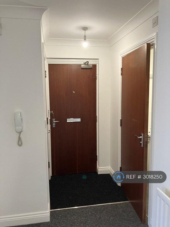 Flat Adeline Road in Bournemouth
