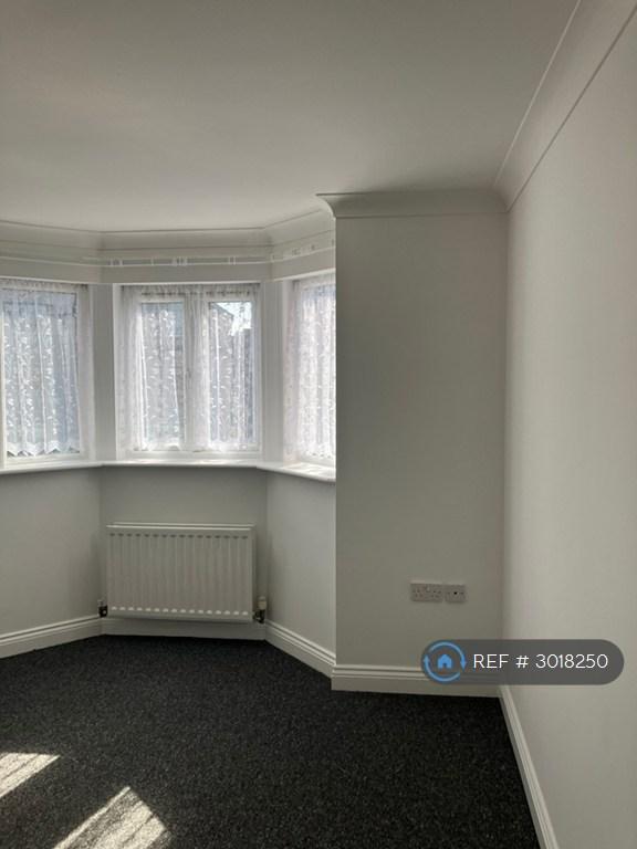 Flat Adeline Road in Bournemouth