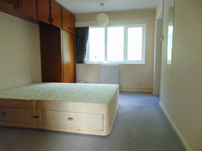 Flat Thackeray Road in Southampton