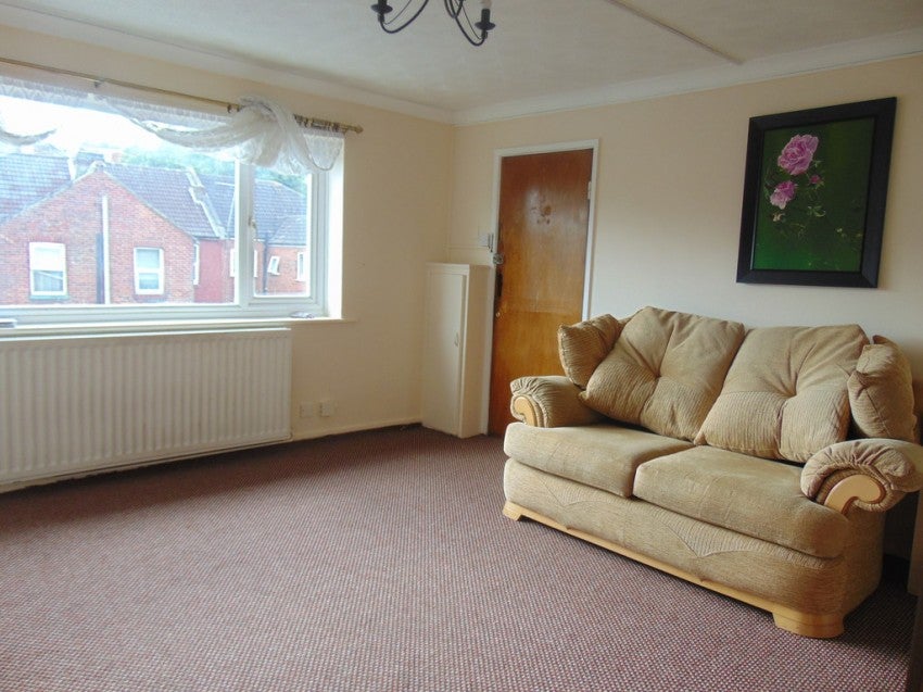 Flat Thackeray Road in Southampton