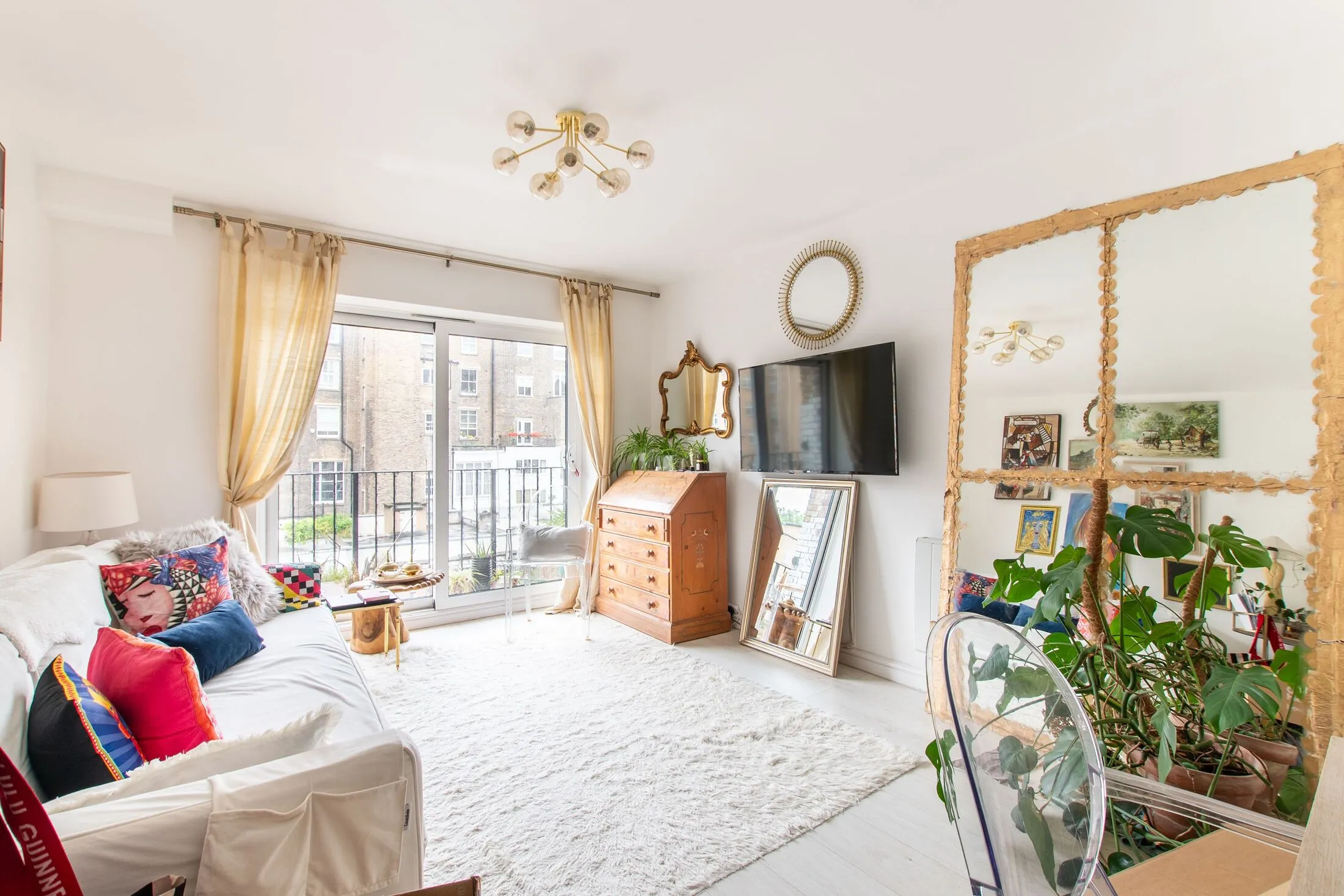 Flat Gloucester Mews West in City of Westminster