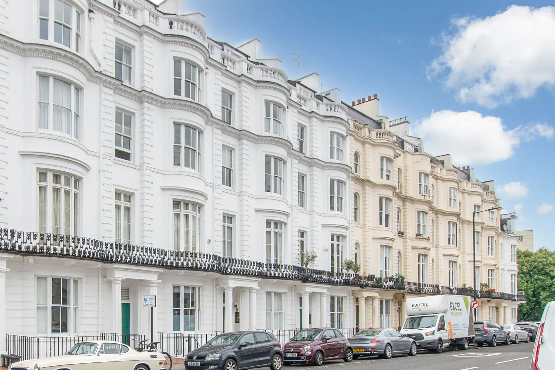 Flat Gloucester Mews West in City of Westminster