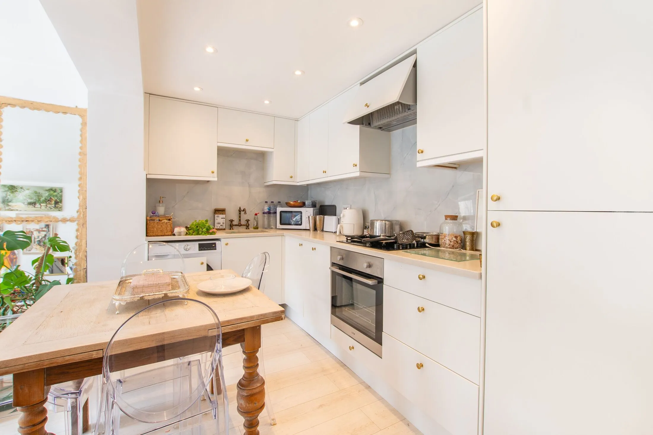 Flat Gloucester Mews West in City of Westminster
