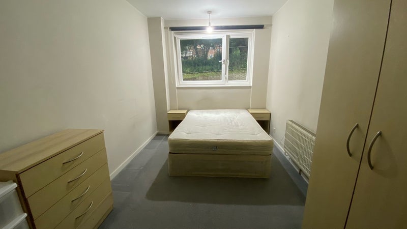 Room Whitlock Drive in Greater London