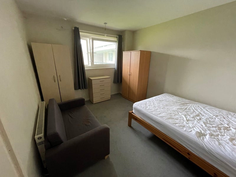 Flat Whitlock Drive in Greater London