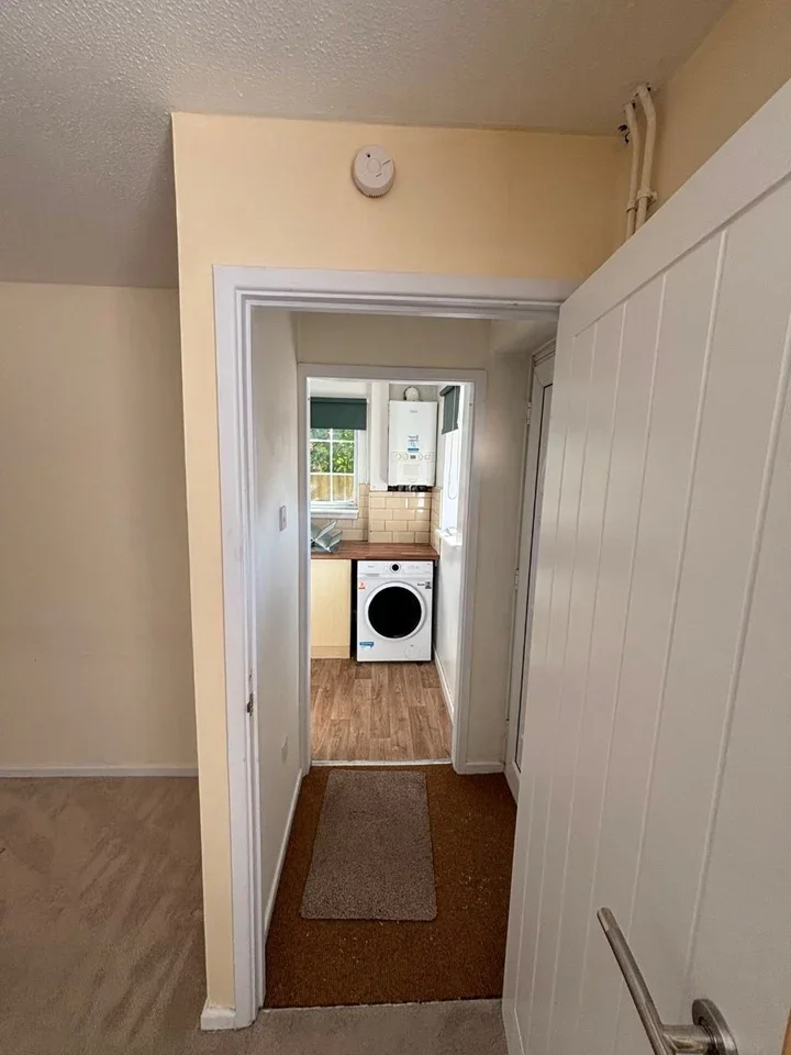 House Cheslyn Close in Luton