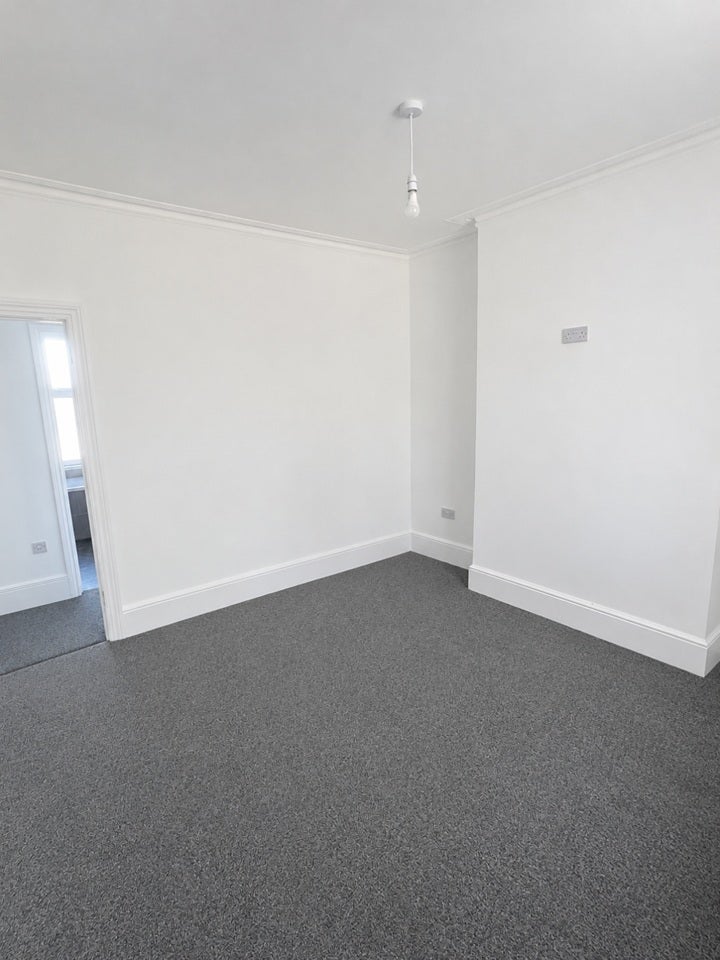 Flat Albert Road in Greater London