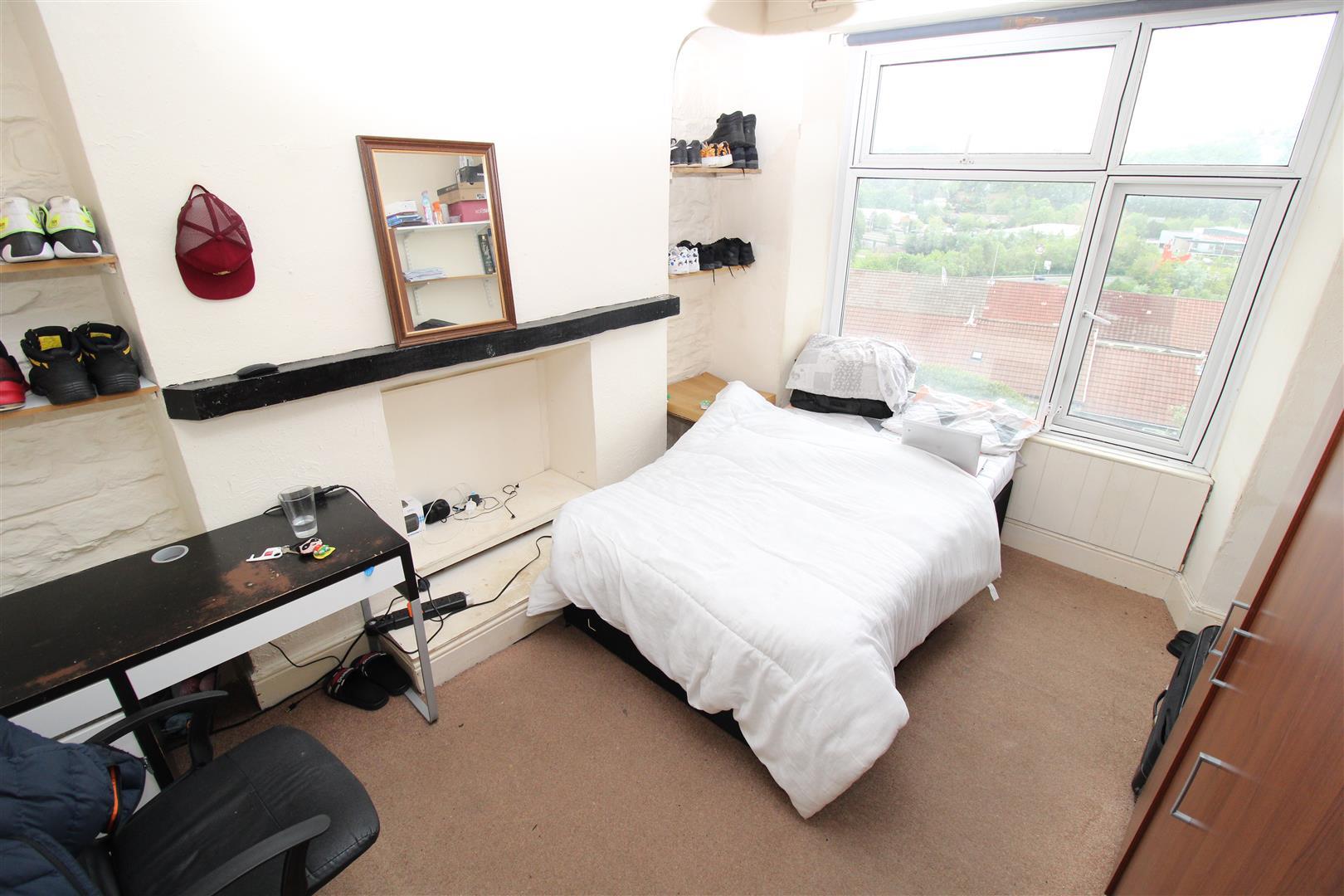 Flat Upper Alma Terrace in Pontypridd