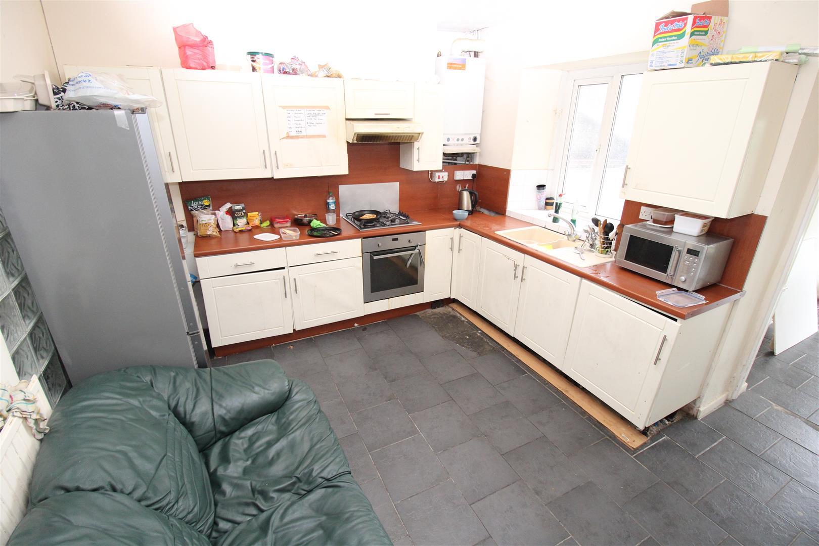 Flat Upper Alma Terrace in Pontypridd