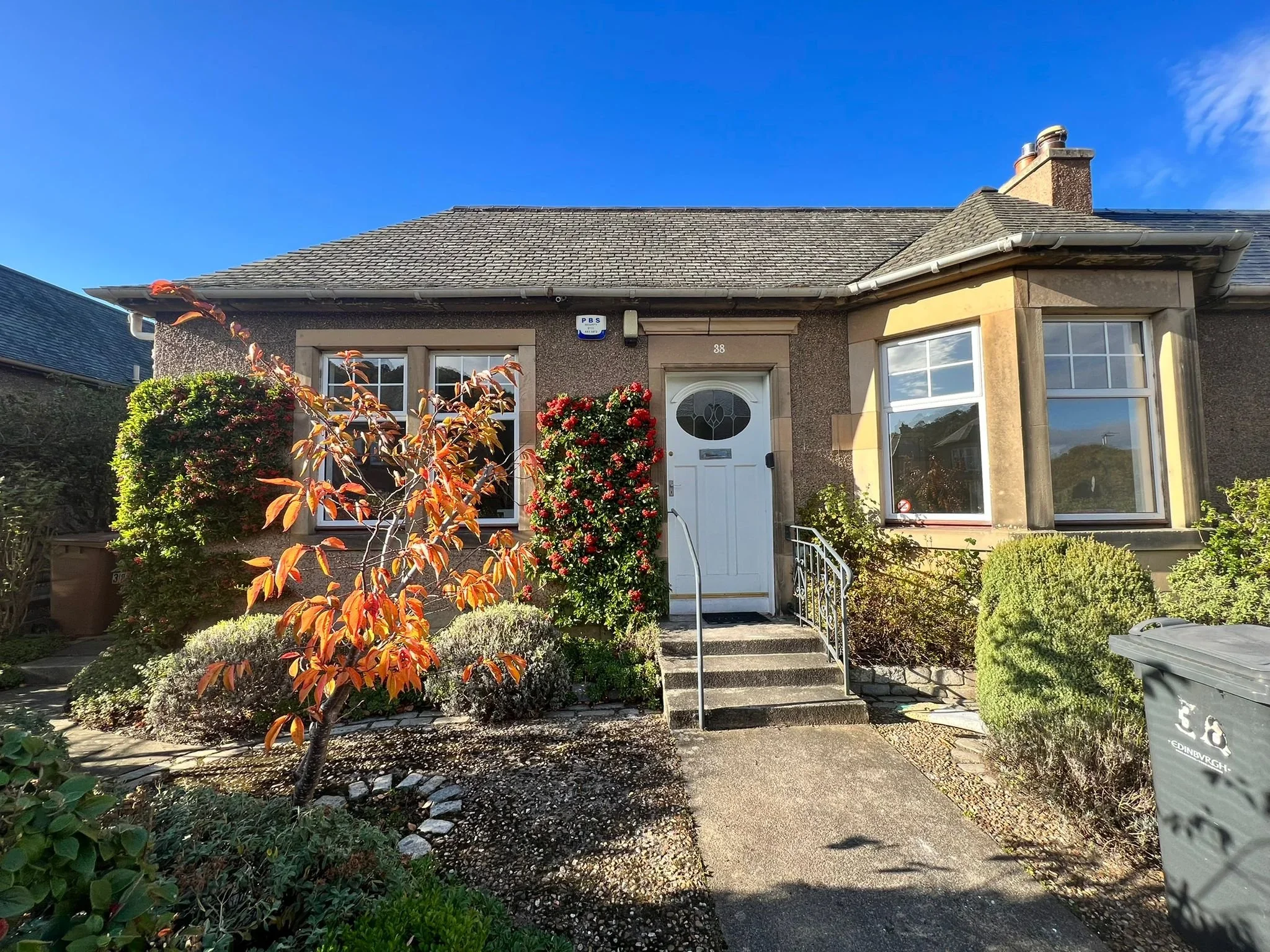 House Lockharton Avenue in City of Edinburgh