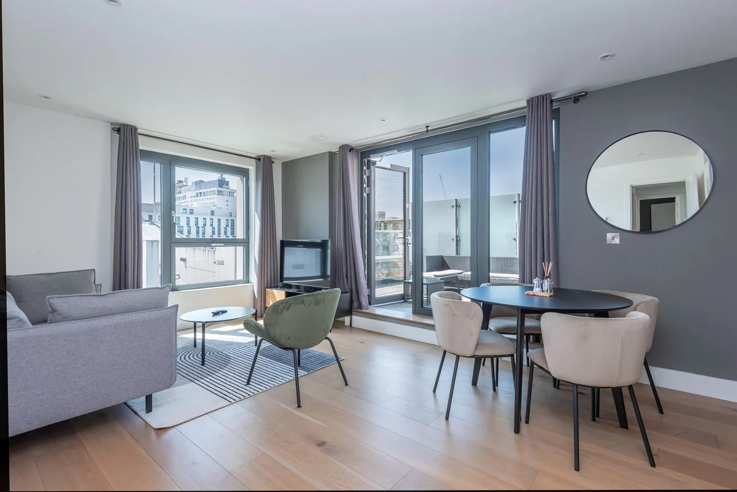 Flat Exhibition Way in Greater London