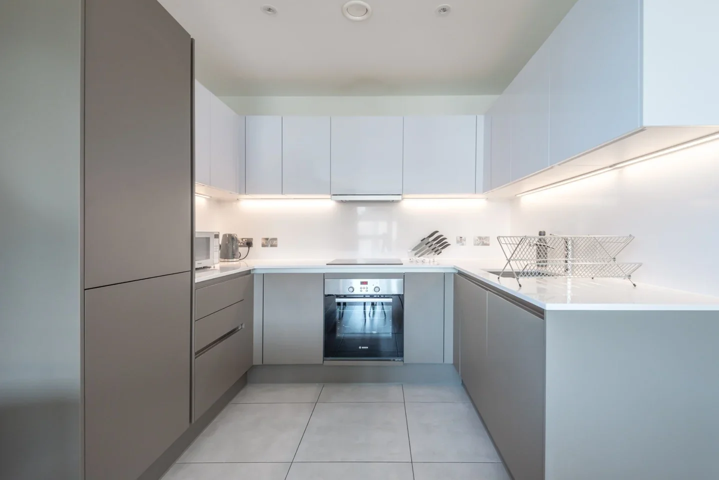 Flat Exhibition Way in Greater London