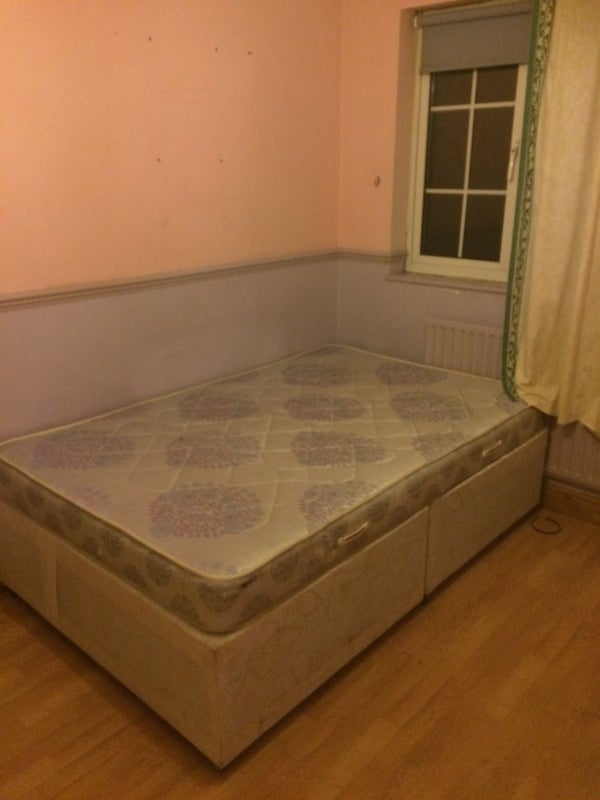 Room Crowden Way in Greater London