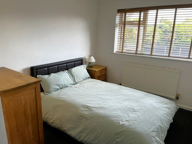 Room Beamish Road in Poole