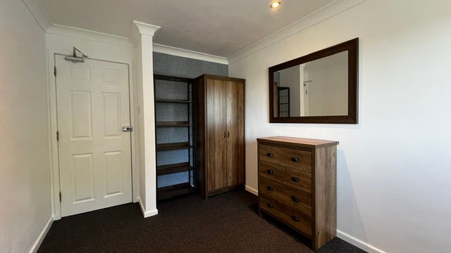 Room Beamish Road in Poole