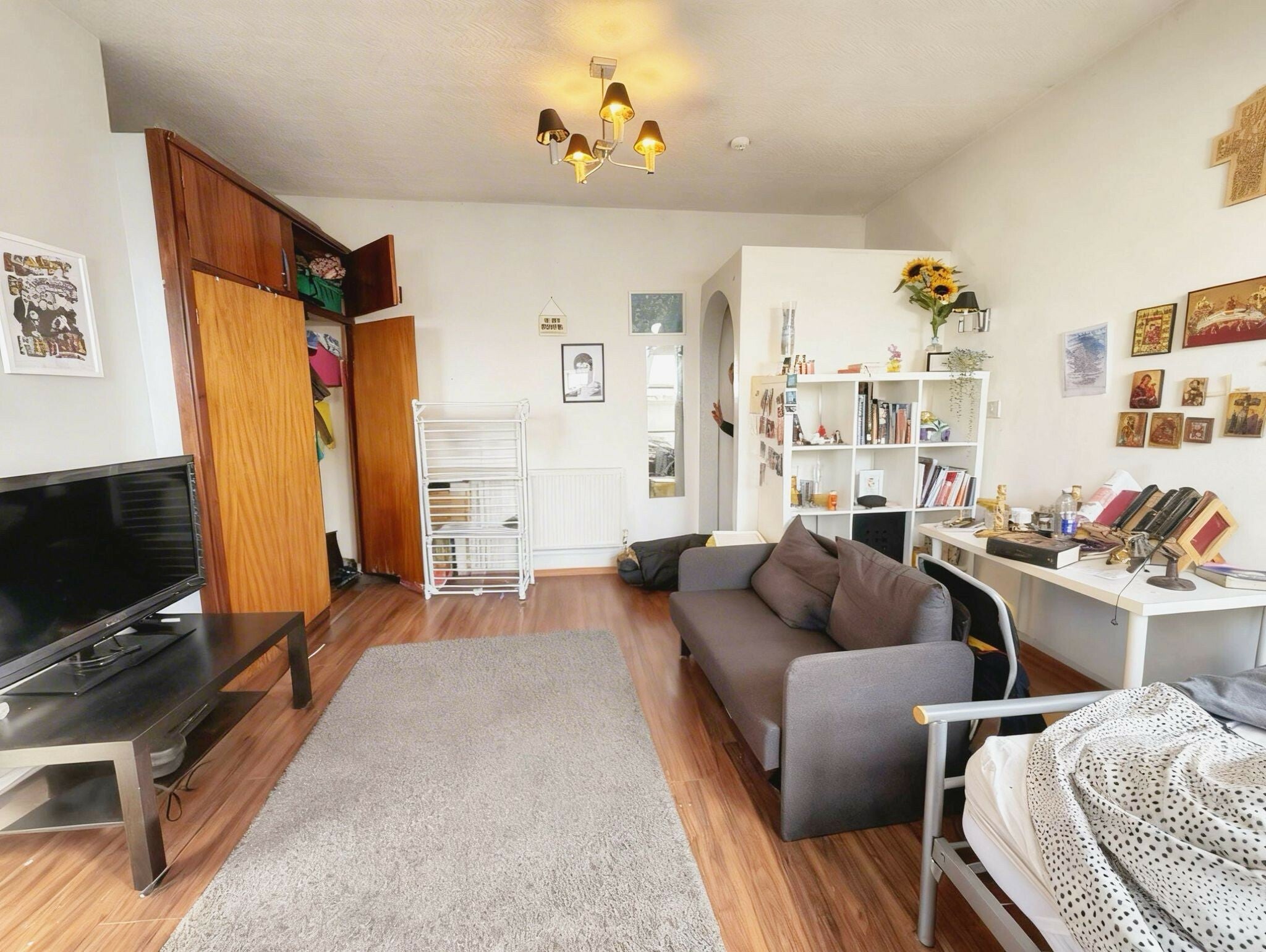 Flat Hyde Park Road in Leeds