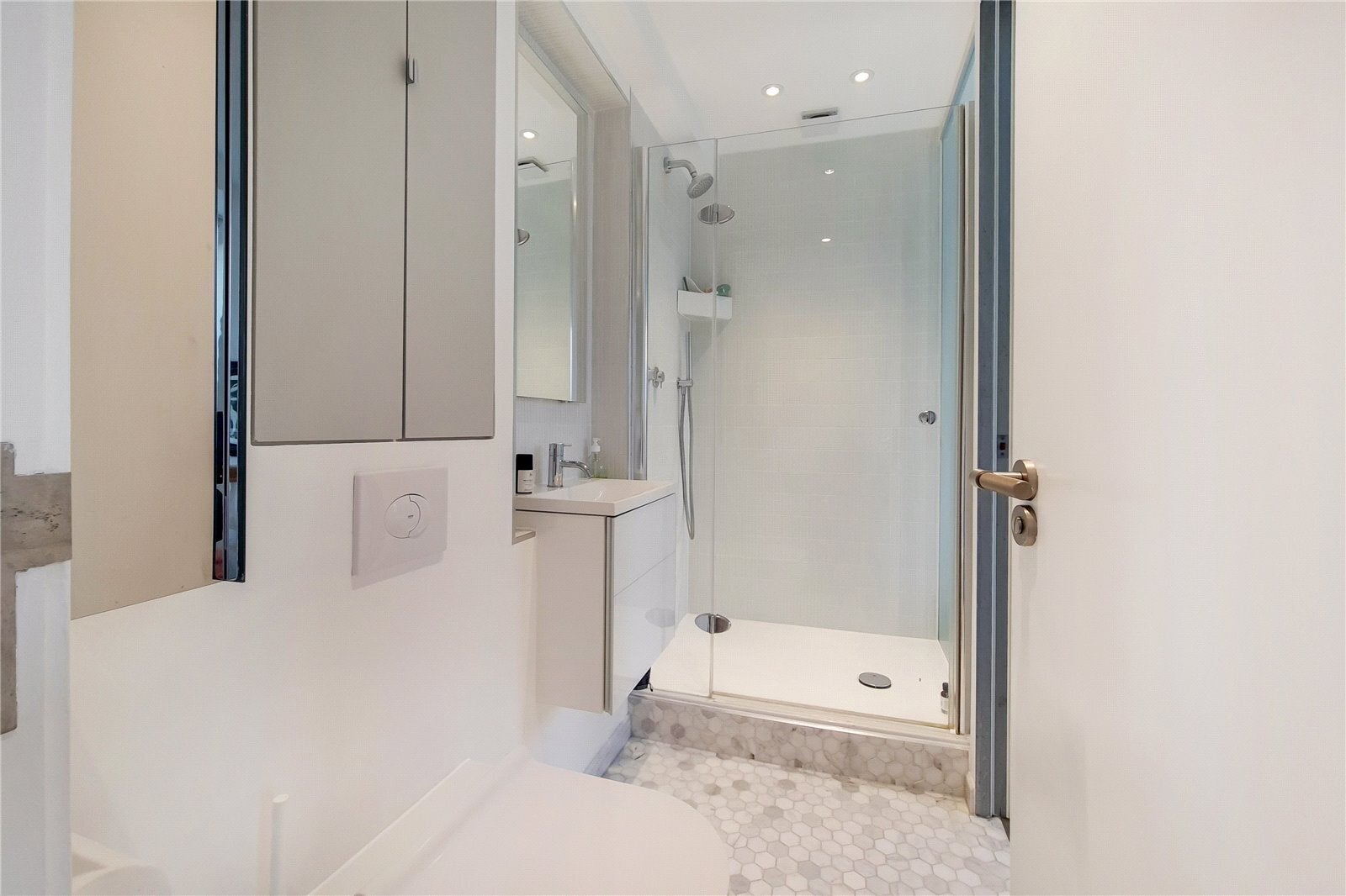 Flat Rosslyn Hill in Greater London