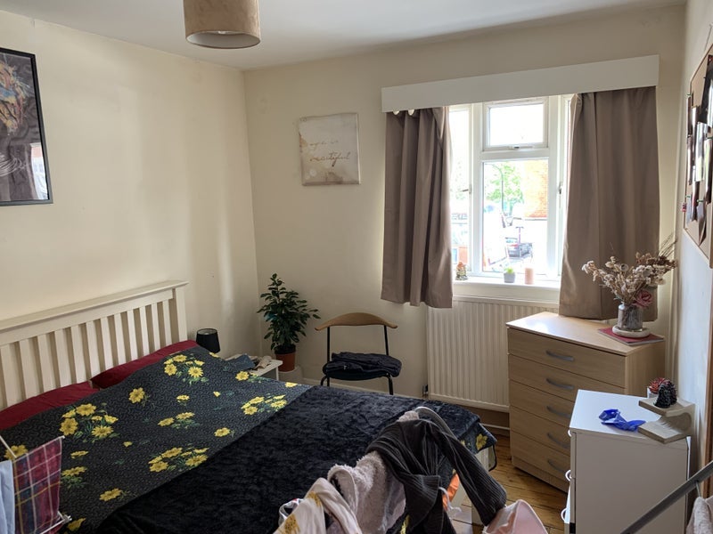 Room North End Road in Greater London
