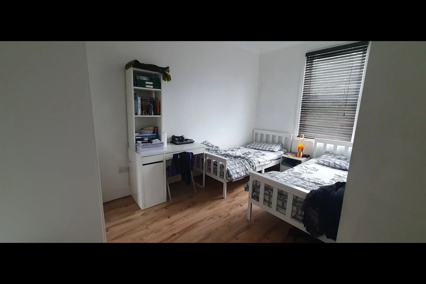 House Warwick Gardens in Greater London