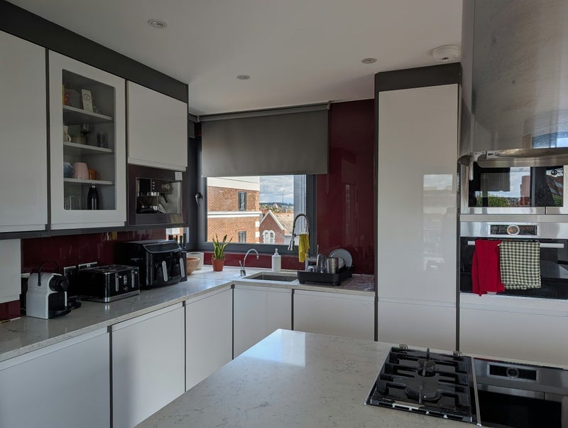 Flat Tooting High Street in Greater London