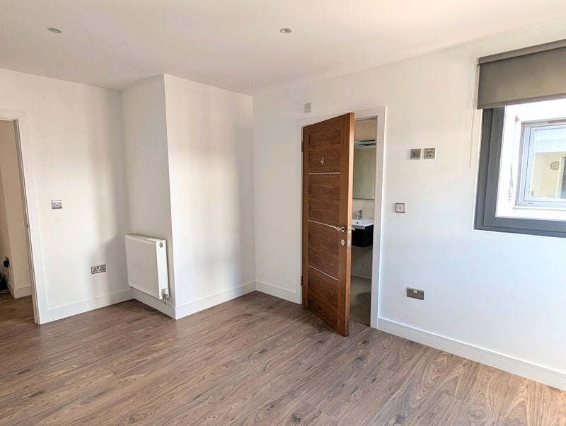 Room Tooting High Street in Greater London