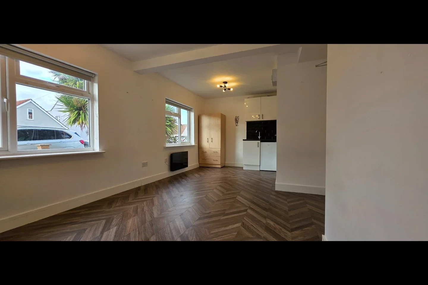 Flat Doris Road in Borough of Spelthorne