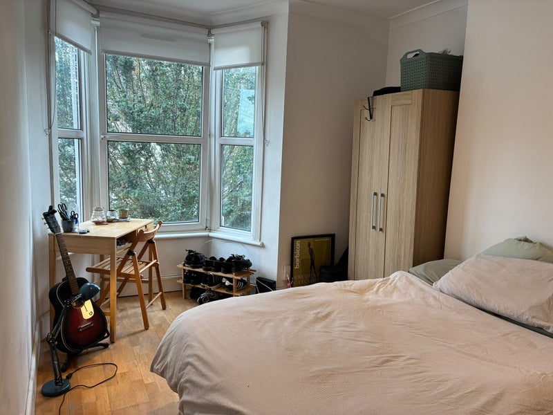 Flat Roslyn Road in Greater London