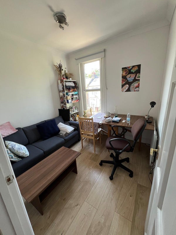 Flat Roslyn Road in Greater London