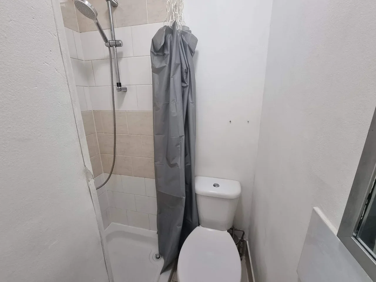 Flat Natal Road in Greater London