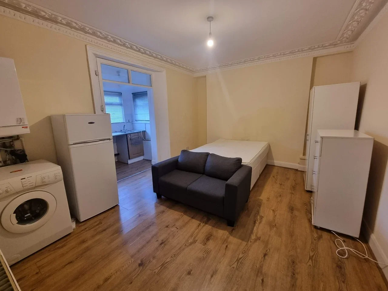 Flat Natal Road in Greater London